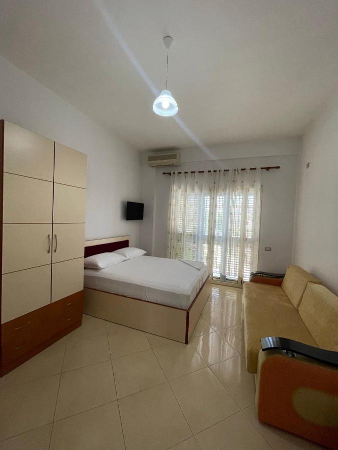 John'S Holiday Home Вльора Екстер'єр фото