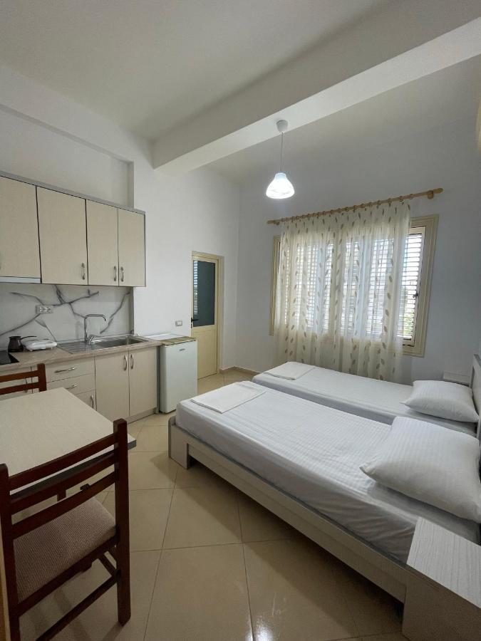 John'S Holiday Home Вльора Екстер'єр фото