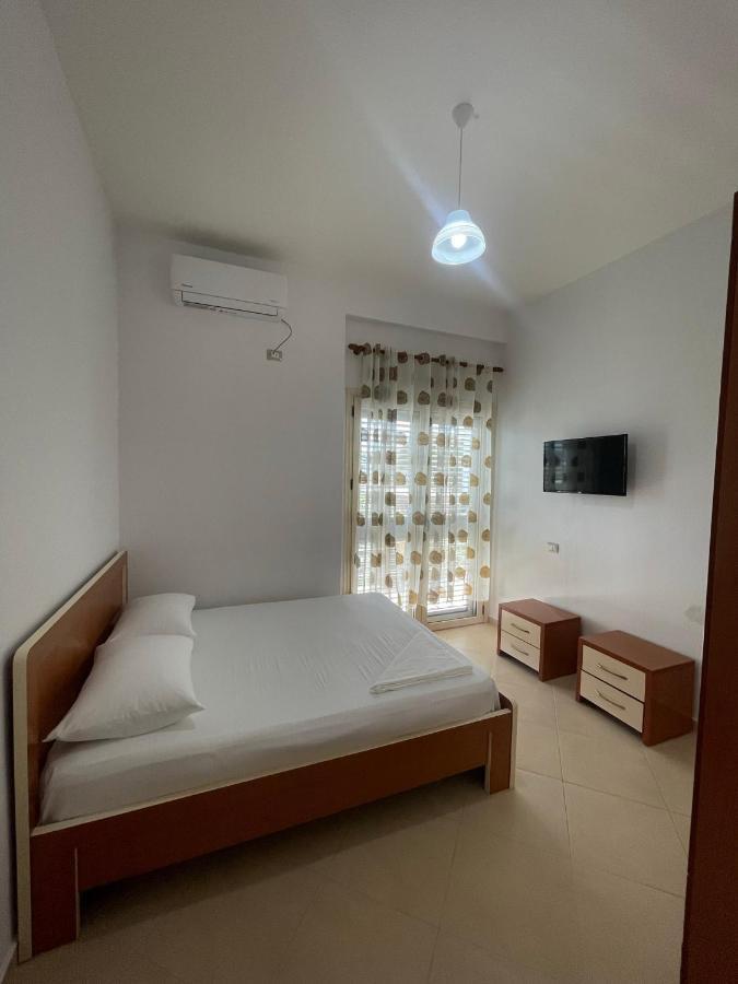 John'S Holiday Home Вльора Екстер'єр фото