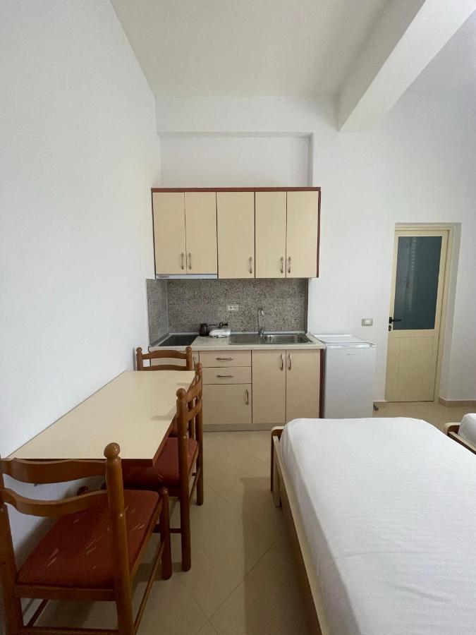 John'S Holiday Home Вльора Екстер'єр фото