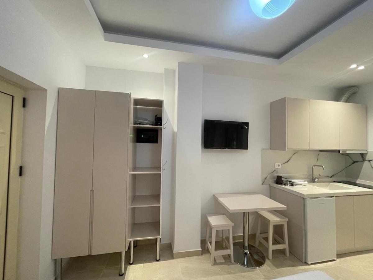 John'S Holiday Home Вльора Екстер'єр фото