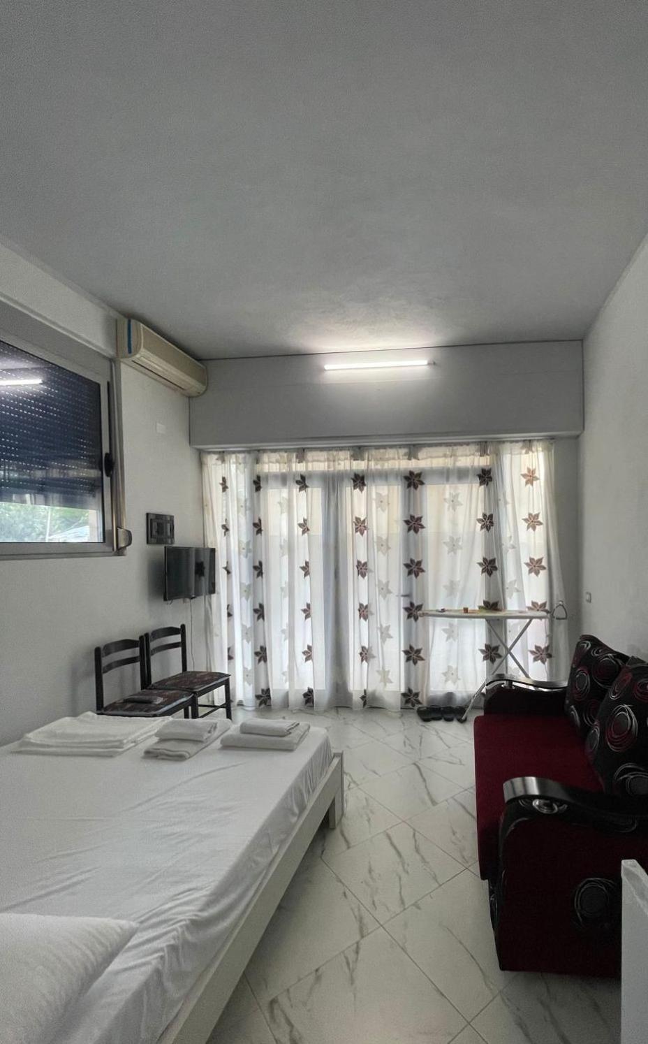 John'S Holiday Home Вльора Екстер'єр фото